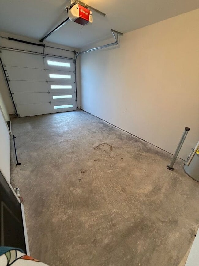 Building Photo - Modern Living Duplex in Keizer