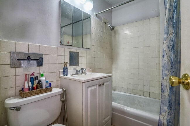 Building Photo - 201 St Pauls Ave