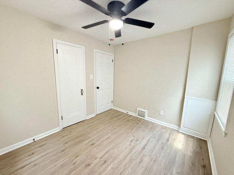 Building Photo - Freshly Renovated Single Family Home In De...