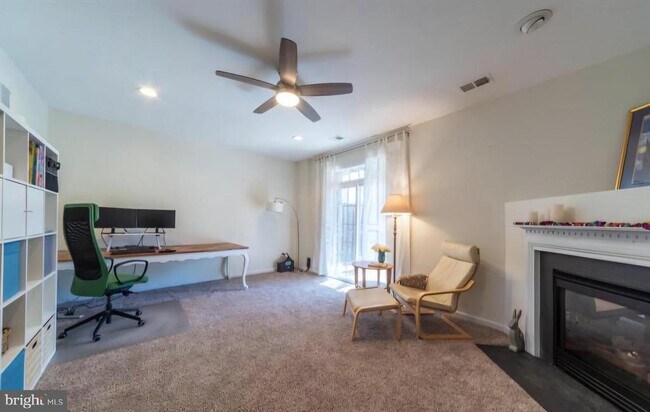 Building Photo - 6931 Rolling Creek Way