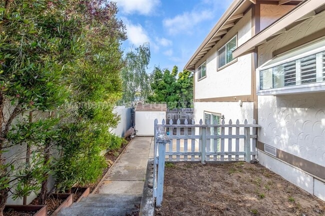 Building Photo - 1137 Mescal St