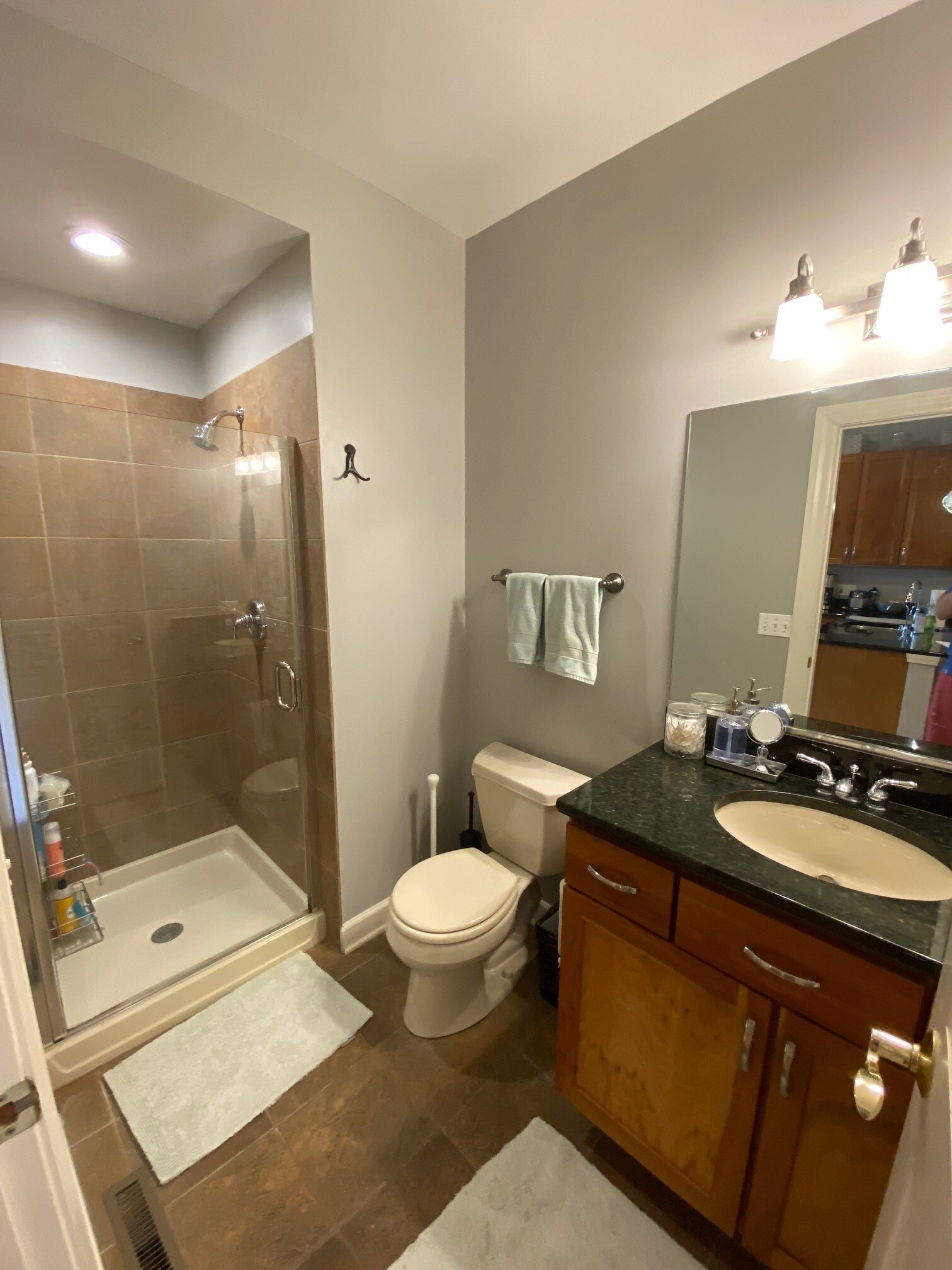 1st Floor w/ walk-in shower - 743 N Wolcott Ave