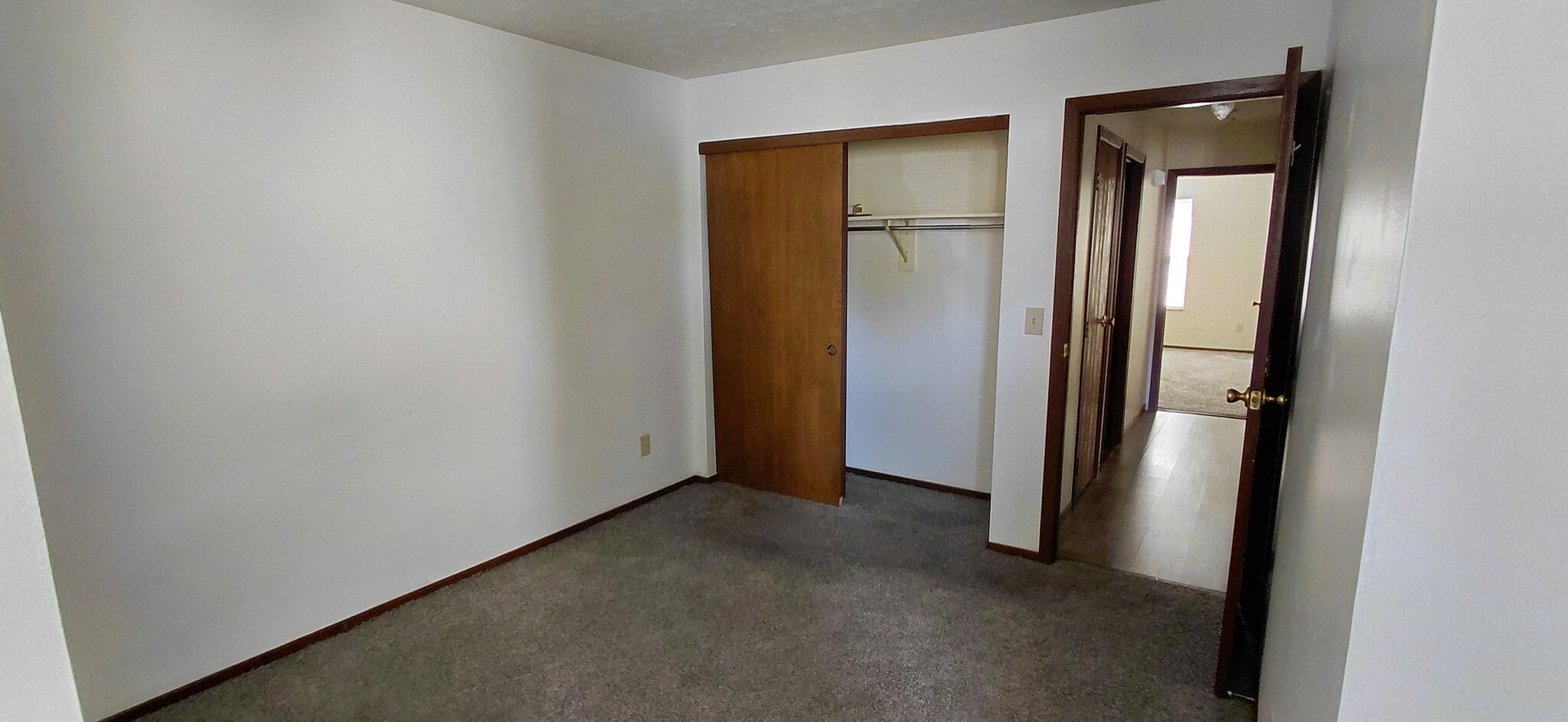 Building Photo - 2585-2587 Four Seasons Dr