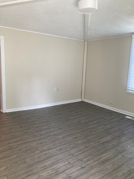 Building Photo - 904 Afton St