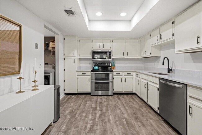 Building Photo - 9709 Fawn Brook Cir N