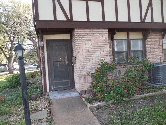 Building Photo - 3501 Greystone Dr