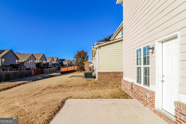 Building Photo - 2545 Oakleaf Ridge