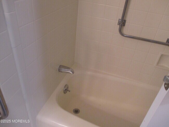 Building Photo - 52D Cambridge Ct