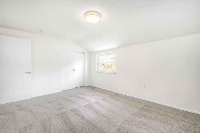 Building Photo - AVAILABLE SEPT 1ST! UPDATED 2-bedroom townhouse in Overbrook!