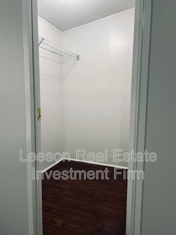 Building Photo - 310 Robbin Ln