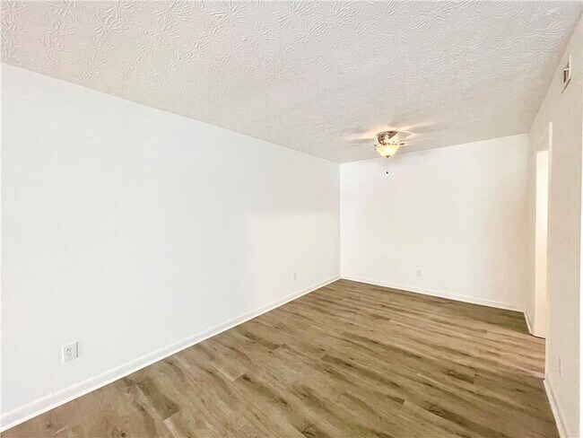 Building Photo - 320 Park Ridge Cir