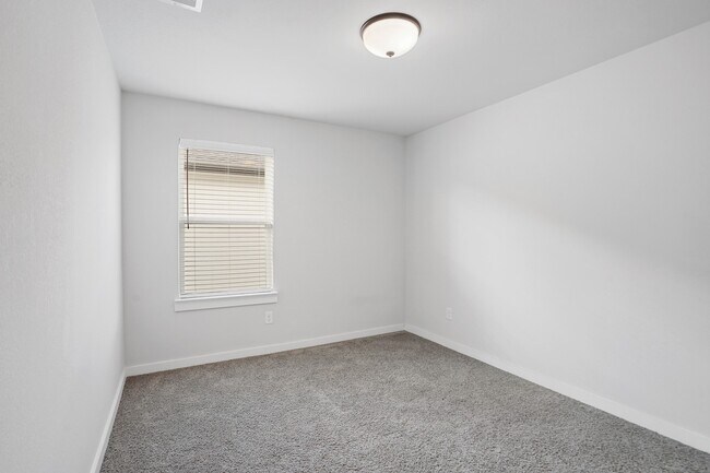 Building Photo - 2107 Pueblito Dr