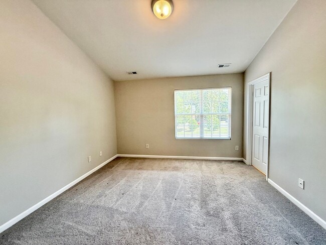 Building Photo - Charming 3BD, 2BA Apex Townhome In a Prime...