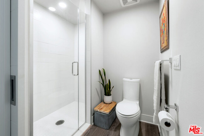 Building Photo - 6030 S Seabluff Dr