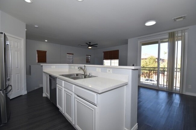 Building Photo - Spacious 2-bed 2-bath with Attached Car Ga...