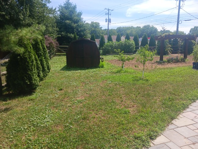 Building Photo - 801 Pinetree Way