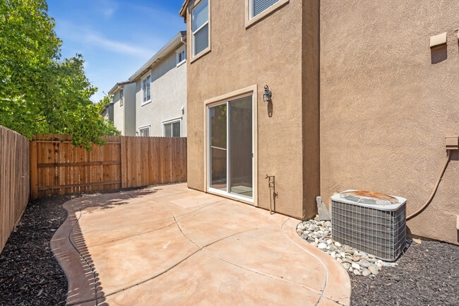 Building Photo - 2371 Snowberry Cir