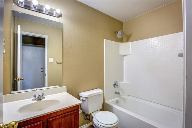 Building Photo - 7000 Sylvan Meadows Dr