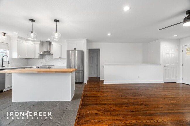 Building Photo - 8 Rose Briar Cir