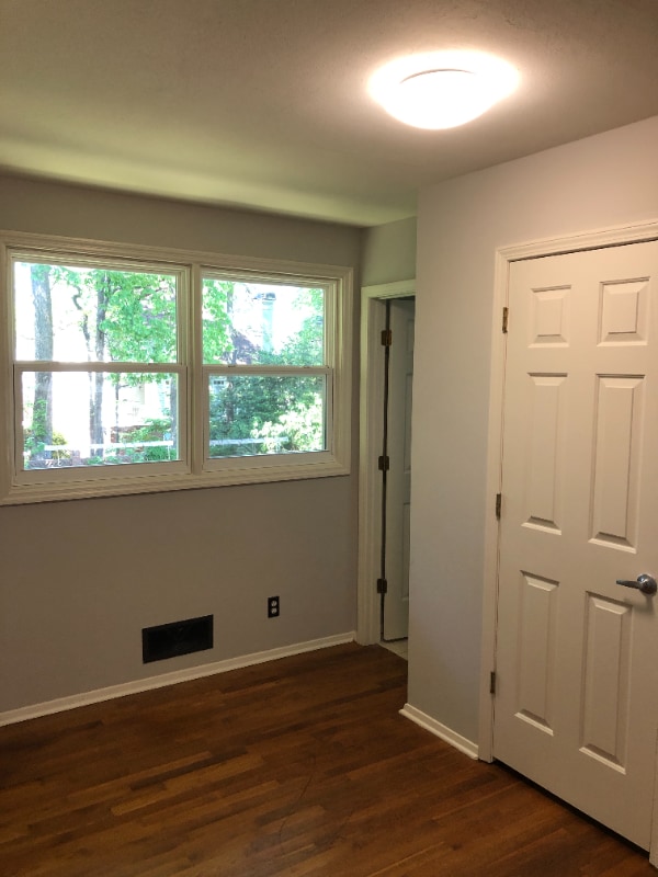 Building Photo - 1104 Lynmoor Dr NE