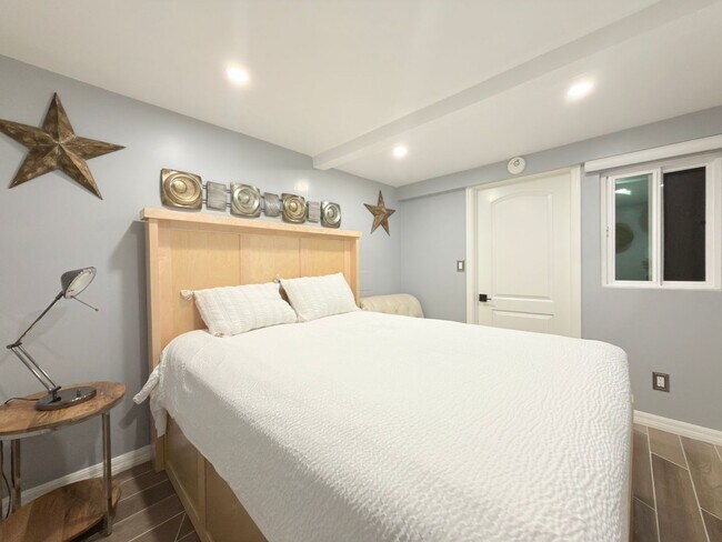 Building Photo - Vista Pl &amp; Marie Ave