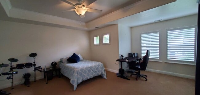 Building Photo - Charming Luxury Home near Downtown & Shopping