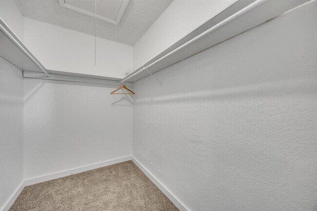 Building Photo - 1008 Milford Way
