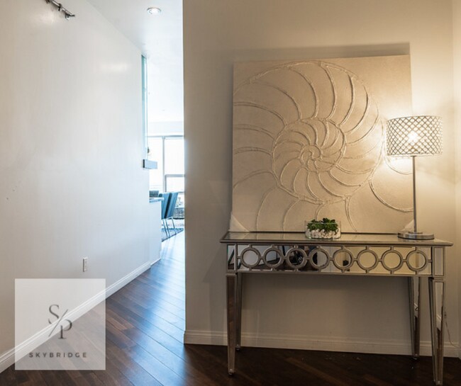 Building Photo - "Luxurious 2-Bedroom Furnished Condo with Scenic Views & Pool at 1100 Wilshire!"