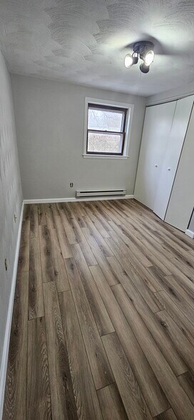 Building Photo - 585 Woodside Ave