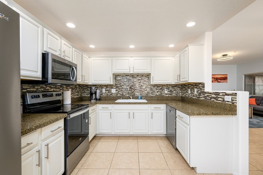 Building Photo - 9455 E Raintree Dr