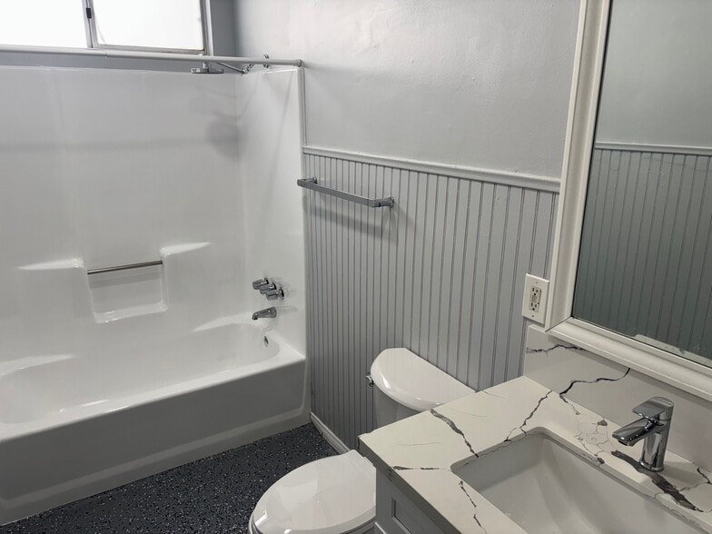 Building Photo - 111 Barney Ct