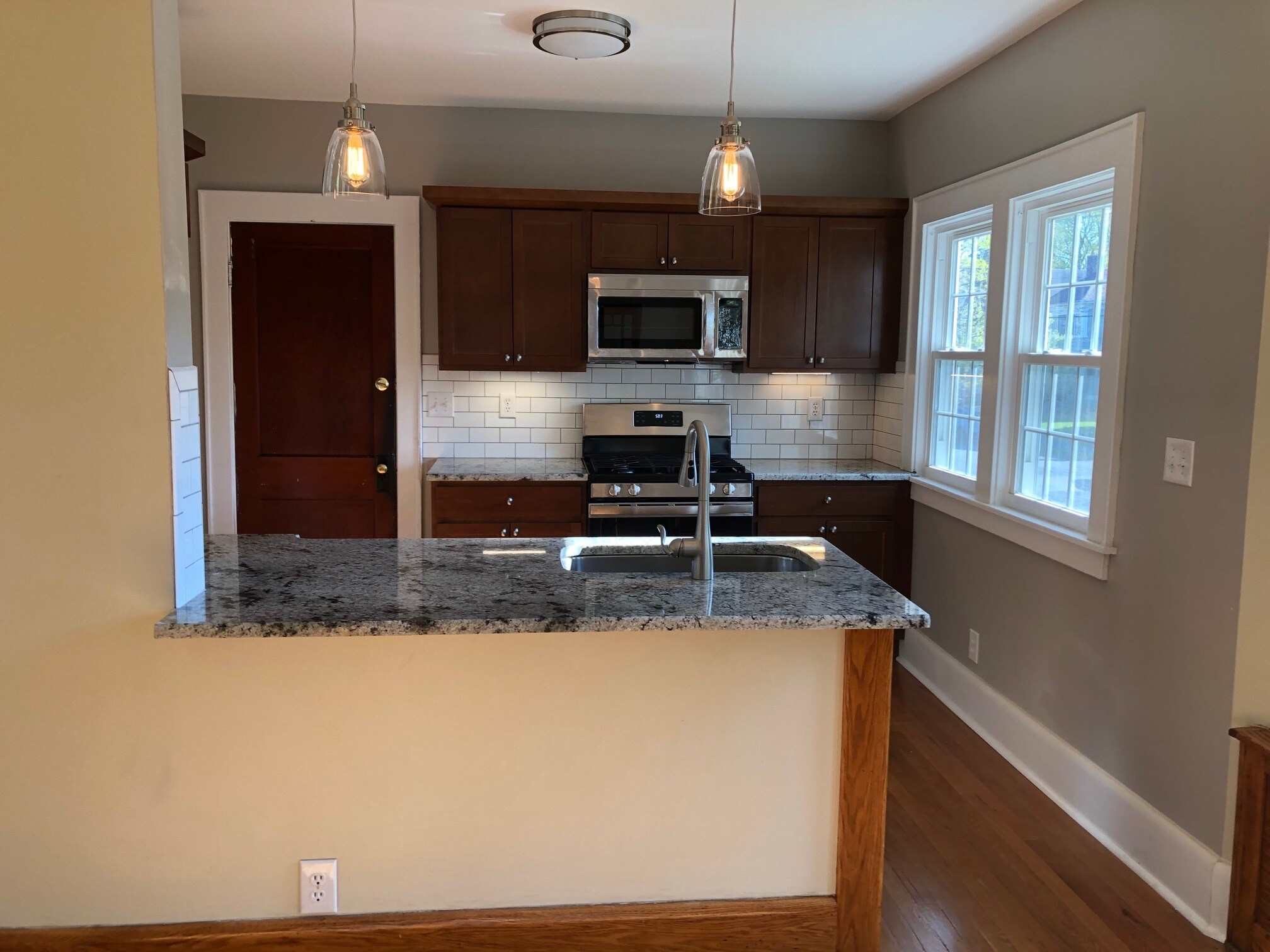 Building Photo - 400 Broad St