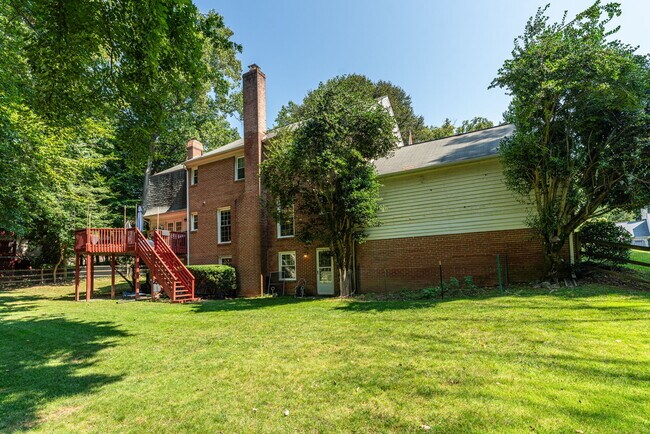 Fenced-in rear yard great for play area! - 10108 Donegal Ct