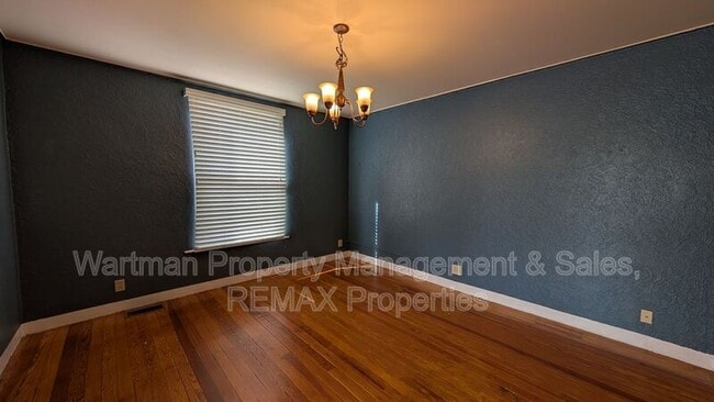 Building Photo - 2102 W Kiowa St