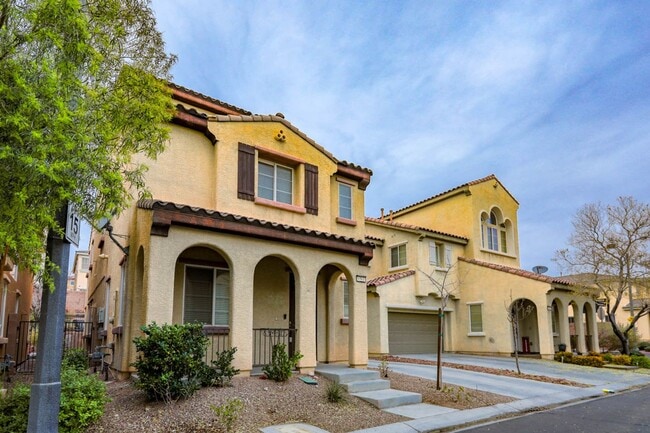 Building Photo - 3 Story Home With Large Loft IN Providence