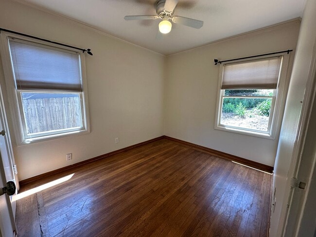 Building Photo - Cute Benicia Single Family Home 2 Bedroom and 1 Bathroom