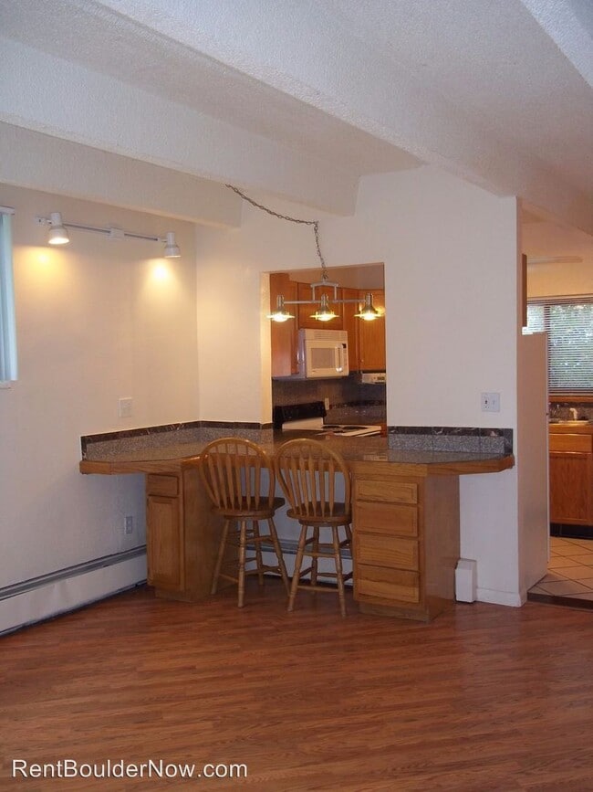 Primary Photo - 505-555 Harvard Ln