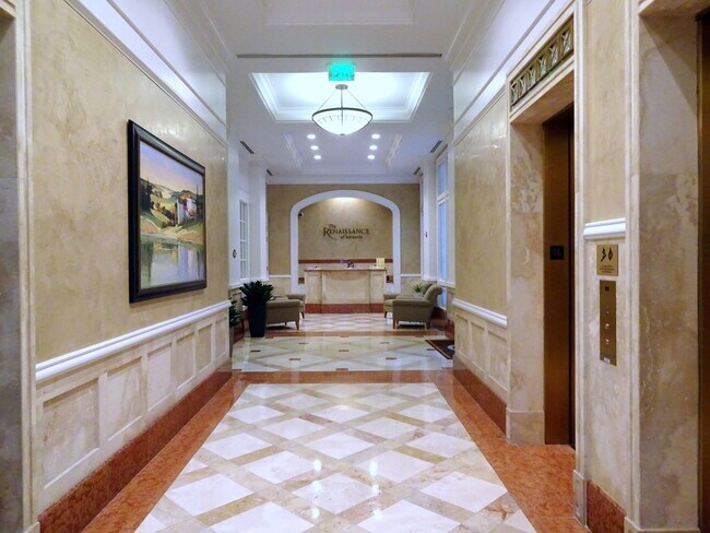 Building Photo - DOWNTOWN SARASOTA ANNUAL TURNKEY FURNISHED...