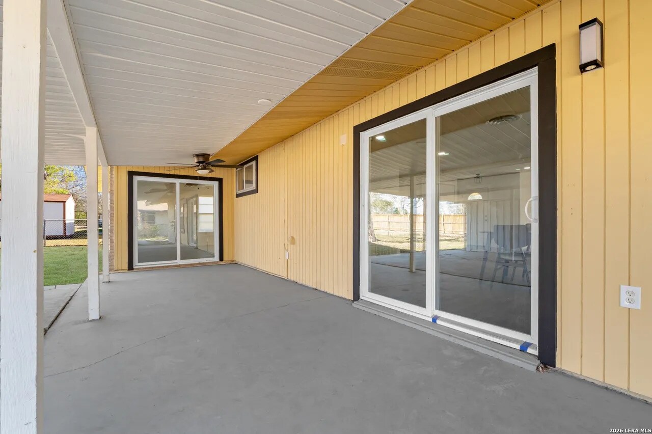 Building Photo - 209 Windcrest Dr
