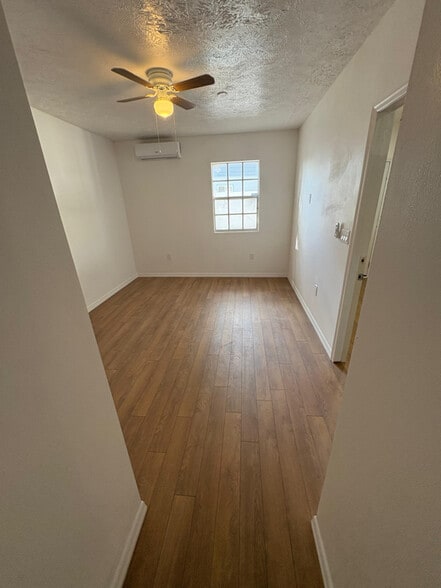 Building Photo - 1802 Parkwood Dr