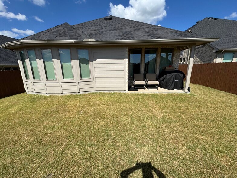 Building Photo - 3820 Summerfield Dr