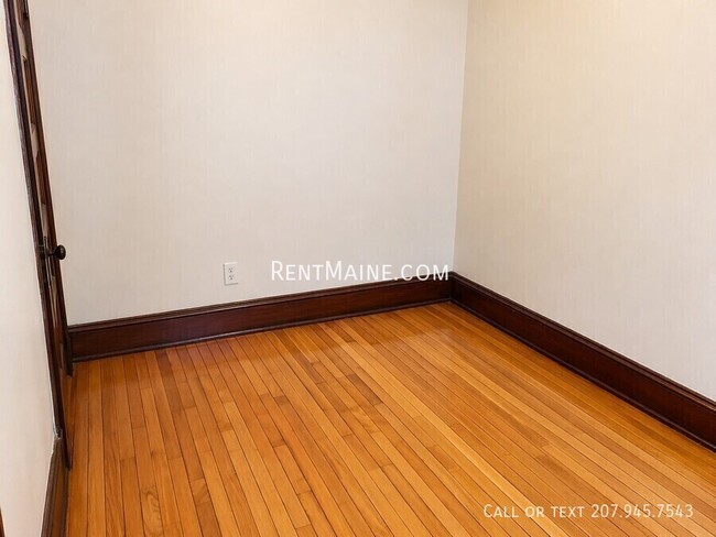 Building Photo - 9 Catell St