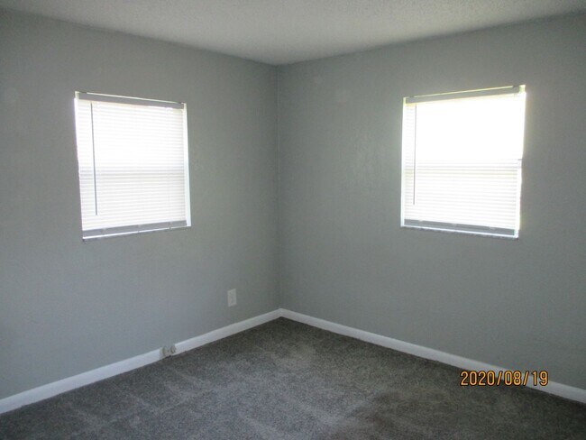 Building Photo - Adorable Renovated Home in Oceanway!