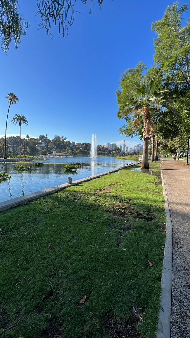 Building Photo - 207 Columbia Pl