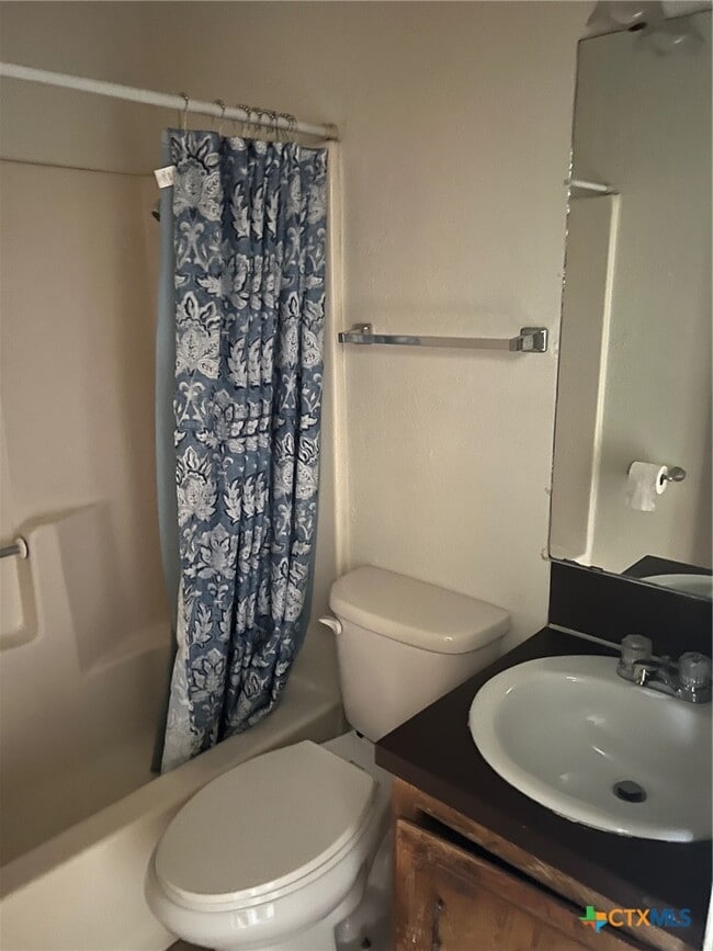 Building Photo - 2406 Shoemaker Dr