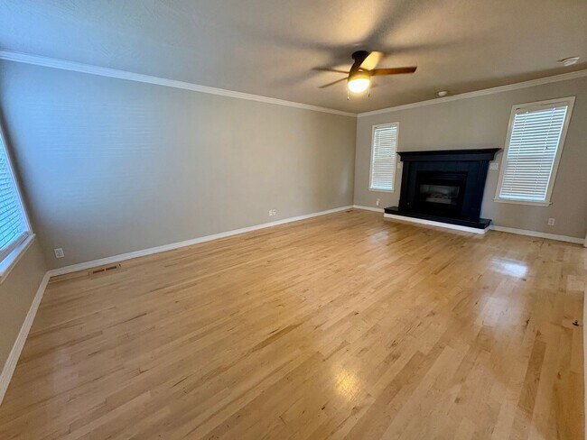 Building Photo - Beautiful 4-Bedroom Meridian Home with 4-Car Garage & Prime Location