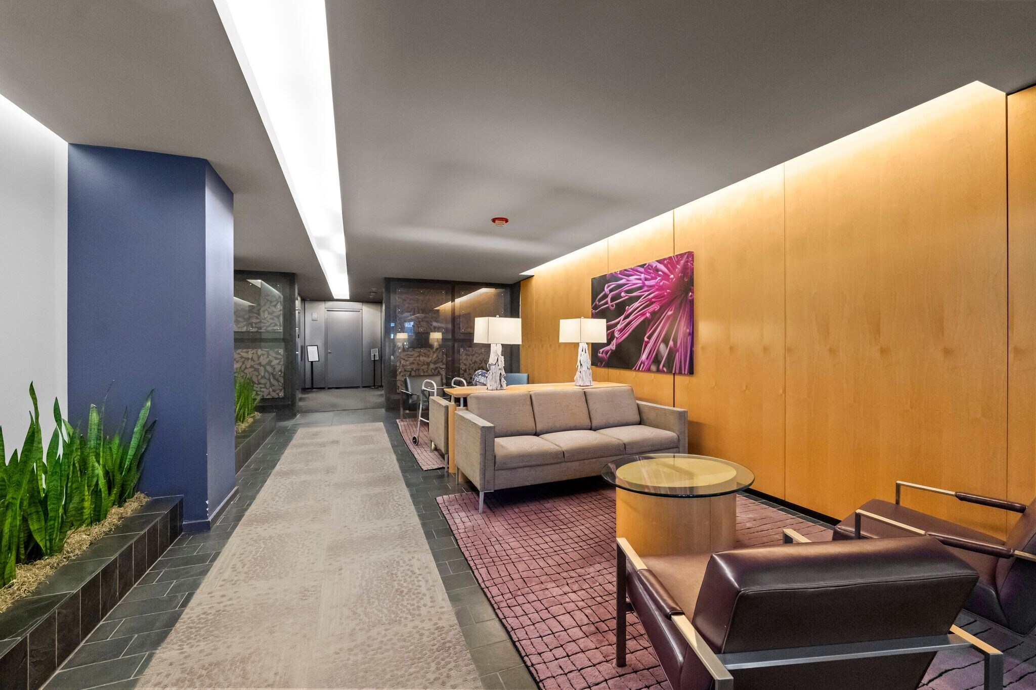 Lobby - 2020 N Lincoln Park W