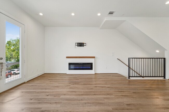 Building Photo - 2520 Ohsfeldt St