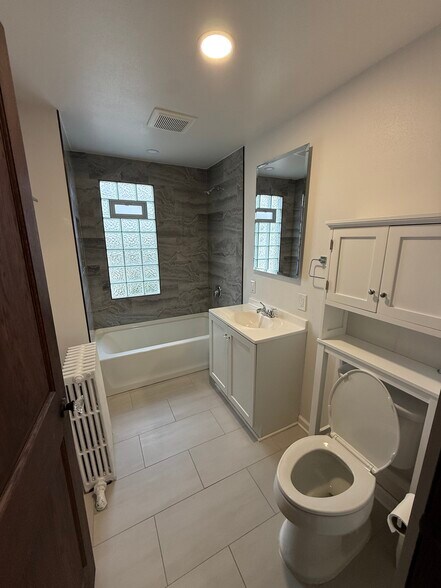 Building Photo - 1214 S 76th St