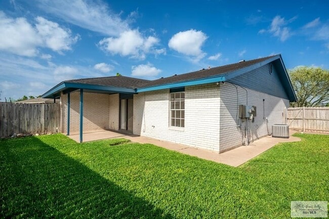 Building Photo - 1307 Lily Ln